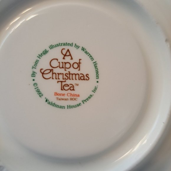 A Cup Of Christmas Tea Cup & Saucer Bone China Gold Trim Waldman House Tom Hegg - Picture 5 of 10